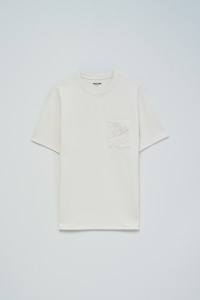 CAMISETA CON LOGO EN RELIEVE