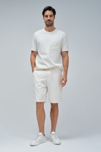 CAMISETA CON LOGO EN RELIEVE