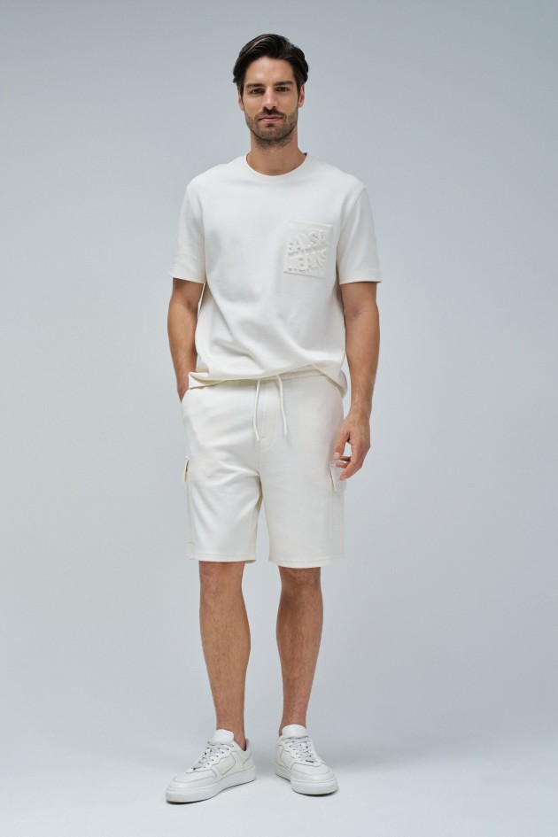 T-SHIRT COM BRANDING EM RELEVO