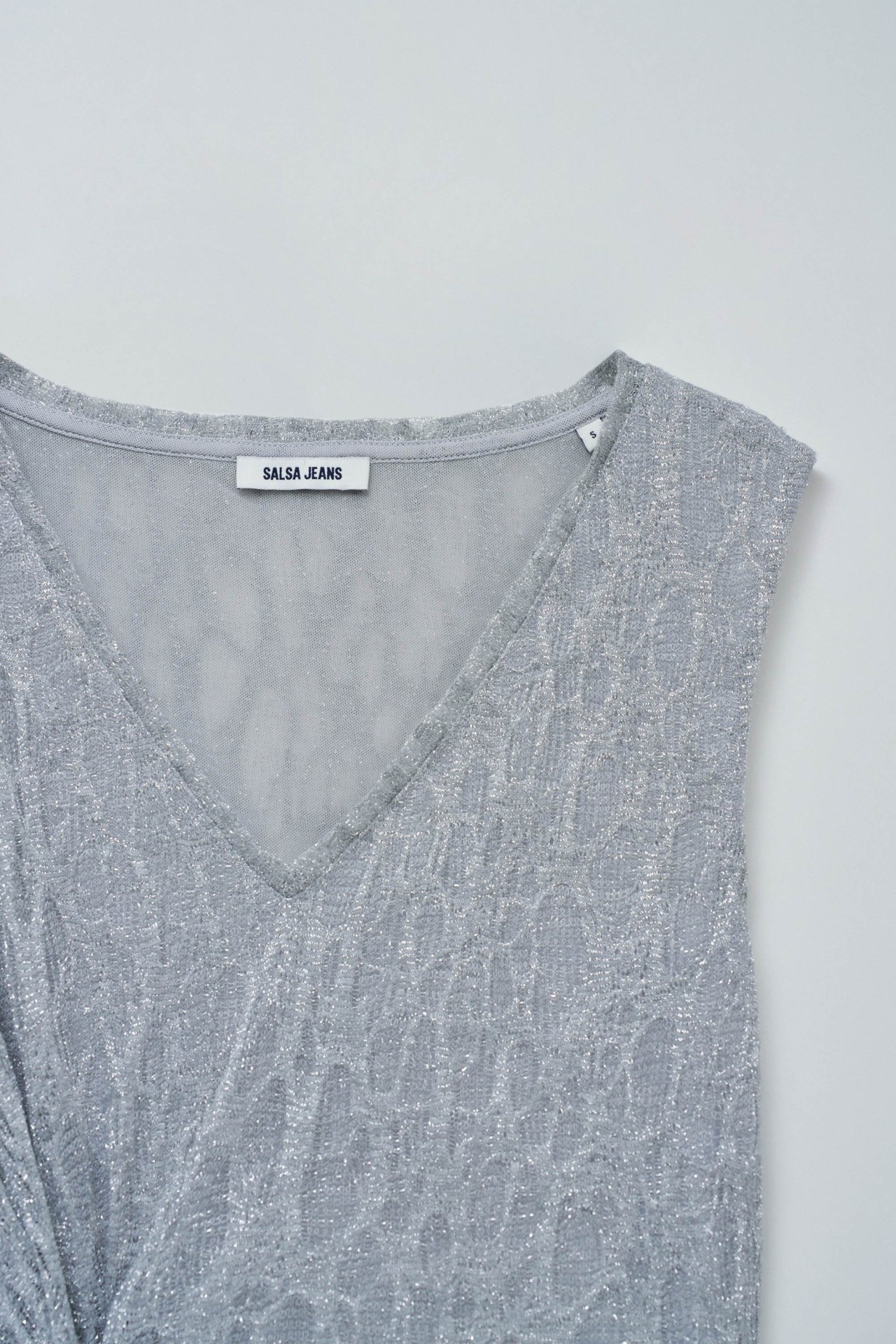 TOP IN STRICK MIT GLANZ