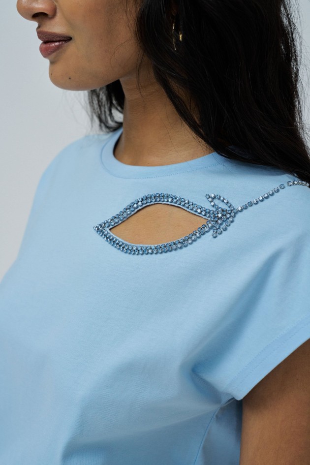 T-SHIRT AVEC DÉCOUPE SUR LA POITRINE