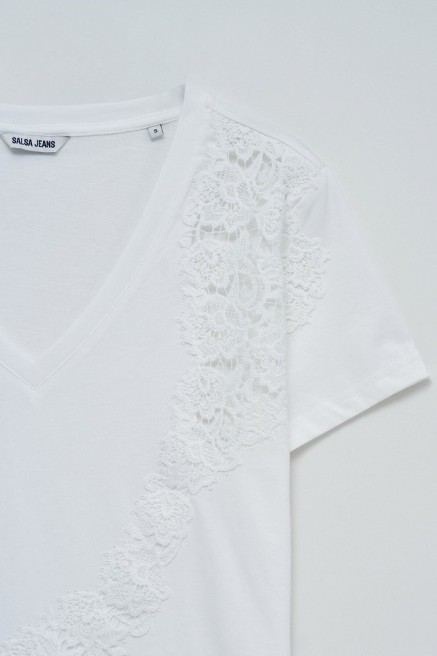 T-SHIRT MIT SPITZE