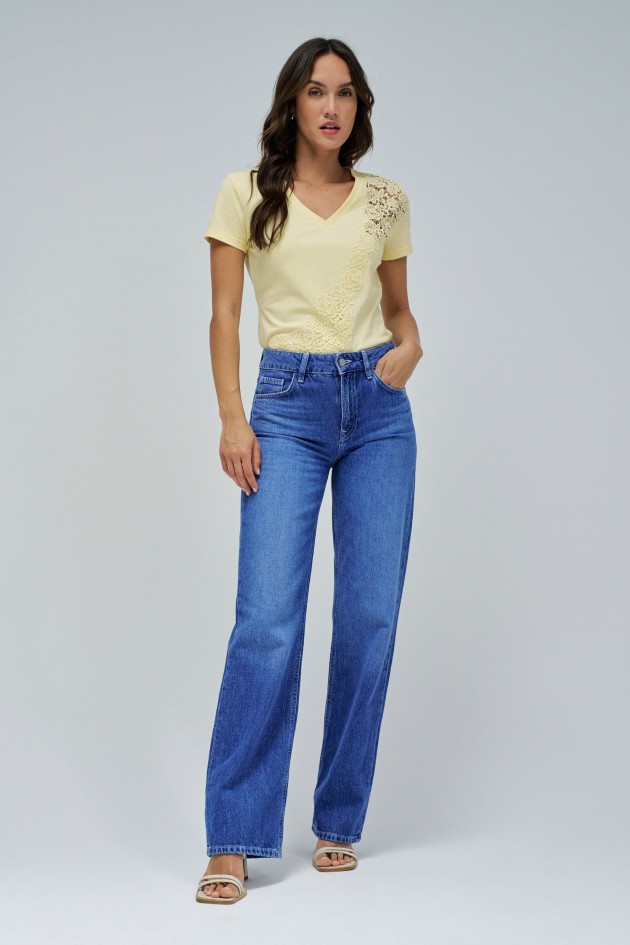 T-SHIRT MIT SPITZE