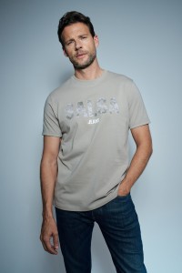 T-SHIRT COM BRANDING