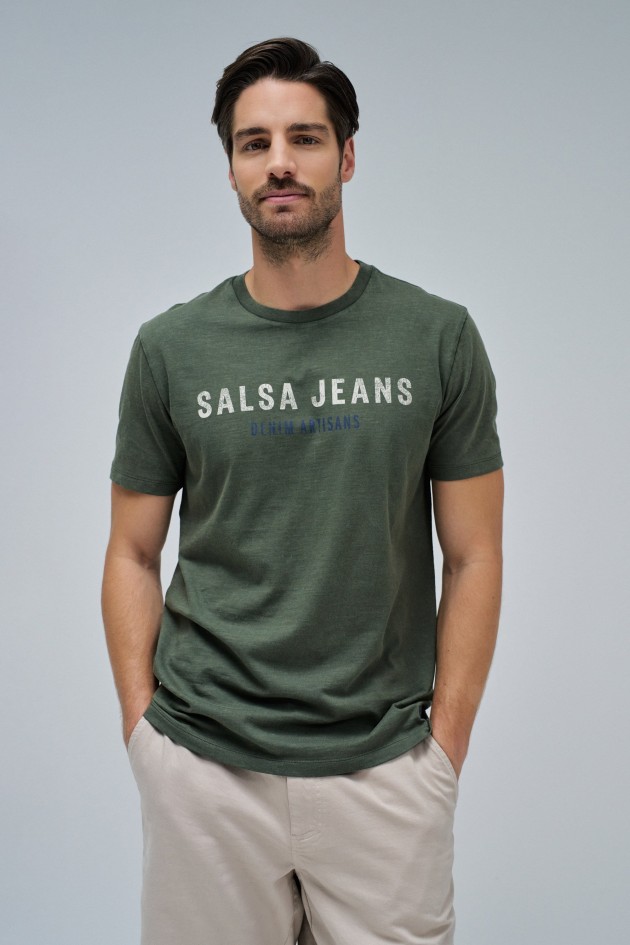 T-SHIRT MIT BRANDING