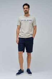 T-SHIRT MIT BRANDING