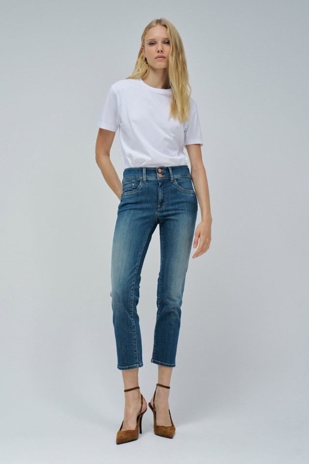 SECRET PUSH IN CROPPED SLIM JEANS