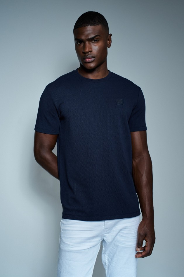 T-SHIRT MIT STRUKTUR