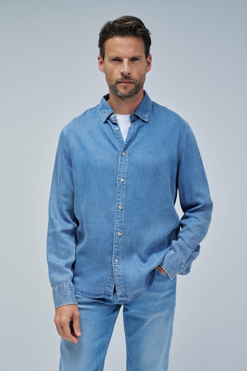 CAMISA EM DENIM LEVE