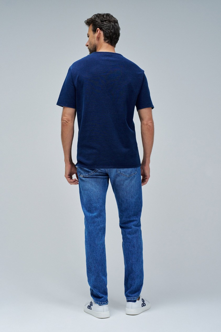T-SHIRT AVEC LOGO