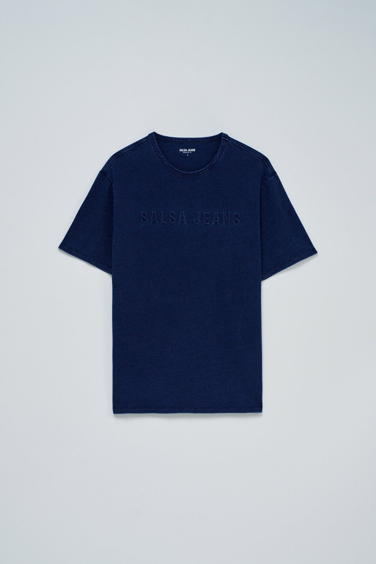 T-SHIRT MIT BRANDING