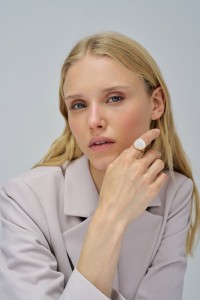 VERSTELLBARER RING MIT PERLMUTT