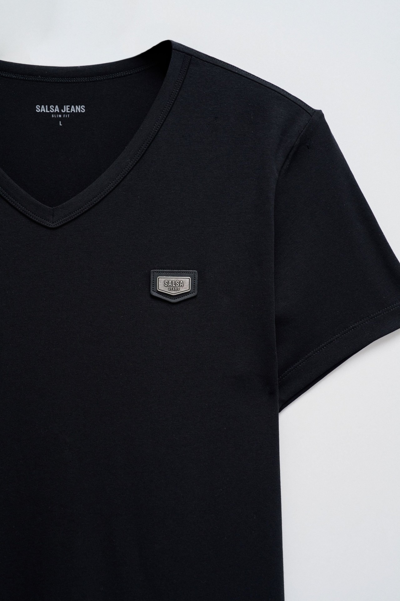 T-SHIRT WITH BRANDING