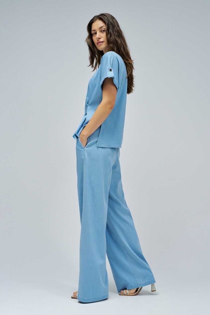 HELLBLAUE BLUSE