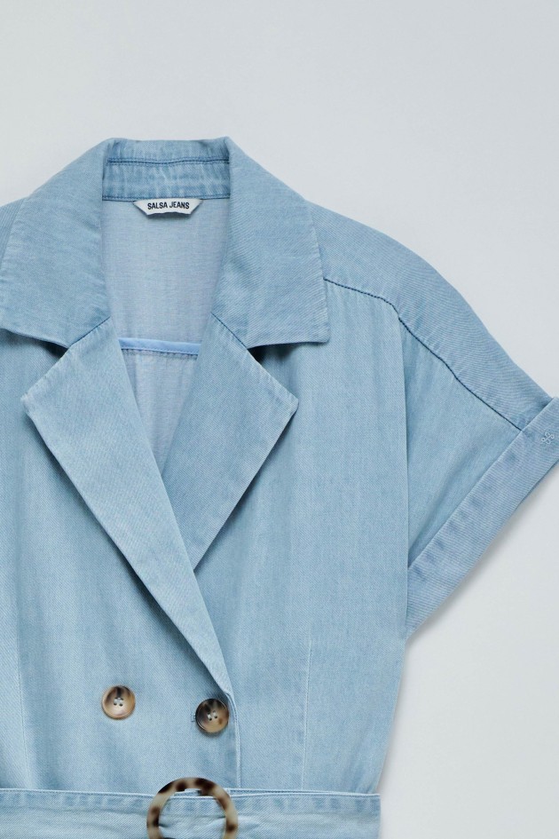 KURZER JUMPSUIT IN HELLBLAUEN JEANS