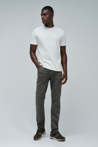 T-SHIRT AVEC LOGO