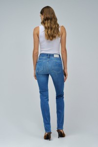 SECRET PUSH IN SLIM JEANS