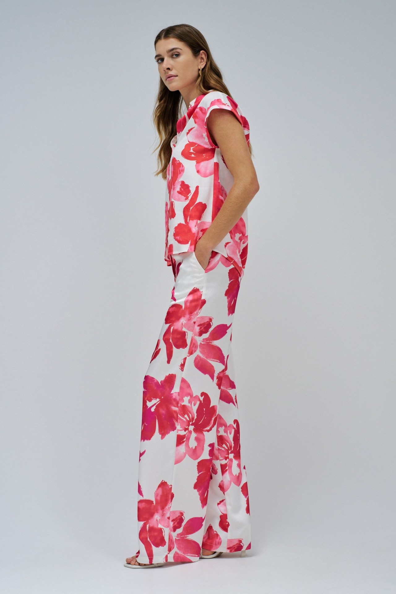 TOP WITH FLORAL PATTERN