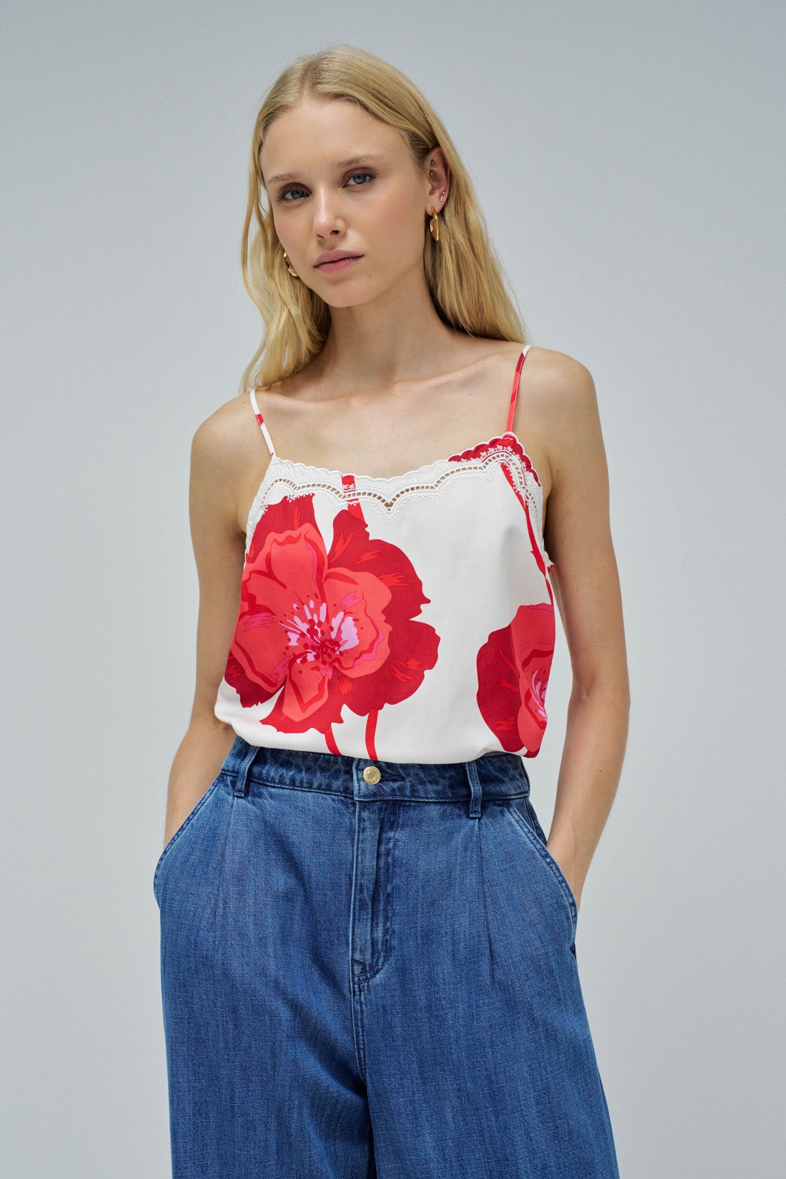 TOP MIT BLUMENMUSTER