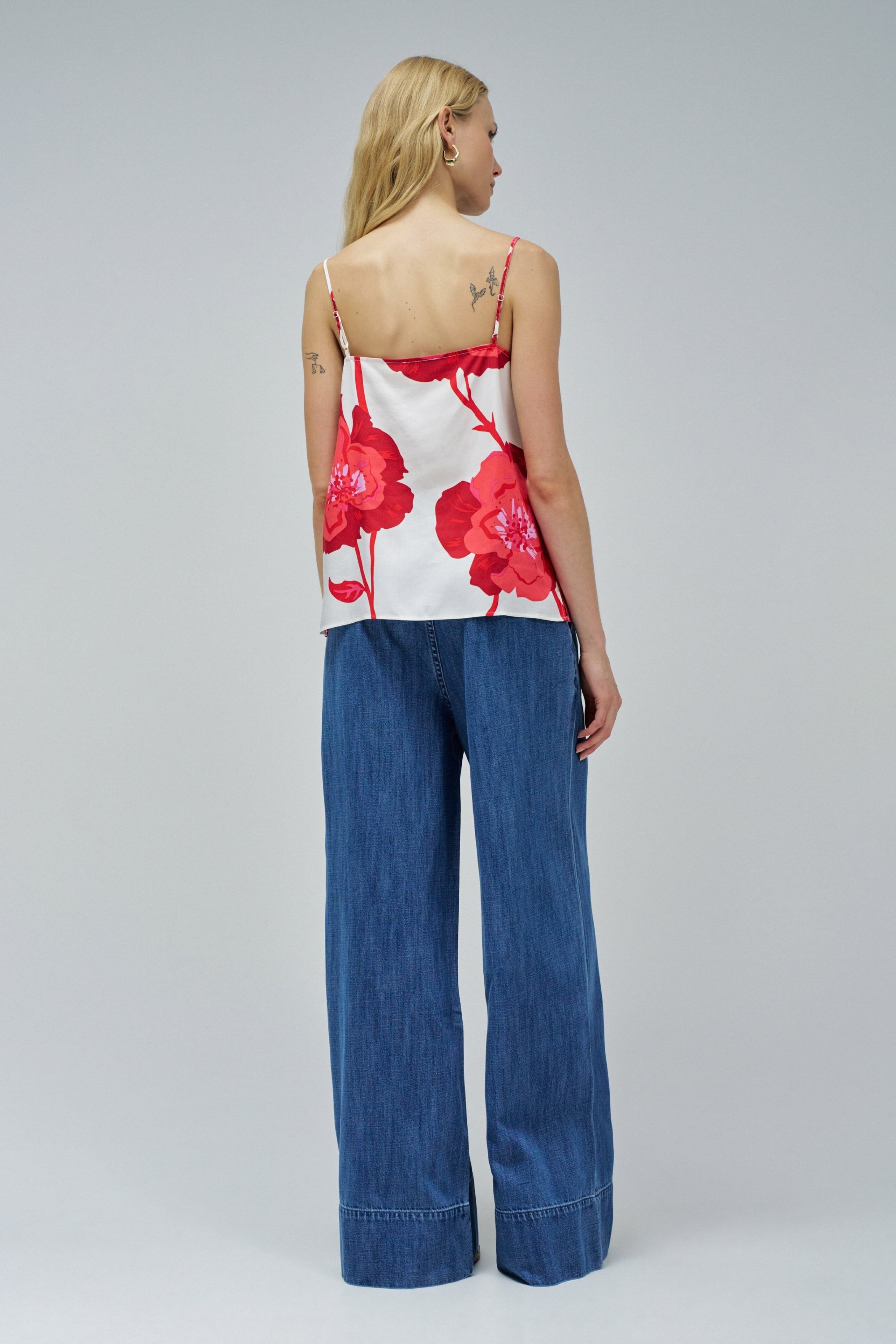 TOP MIT BLUMENMUSTER