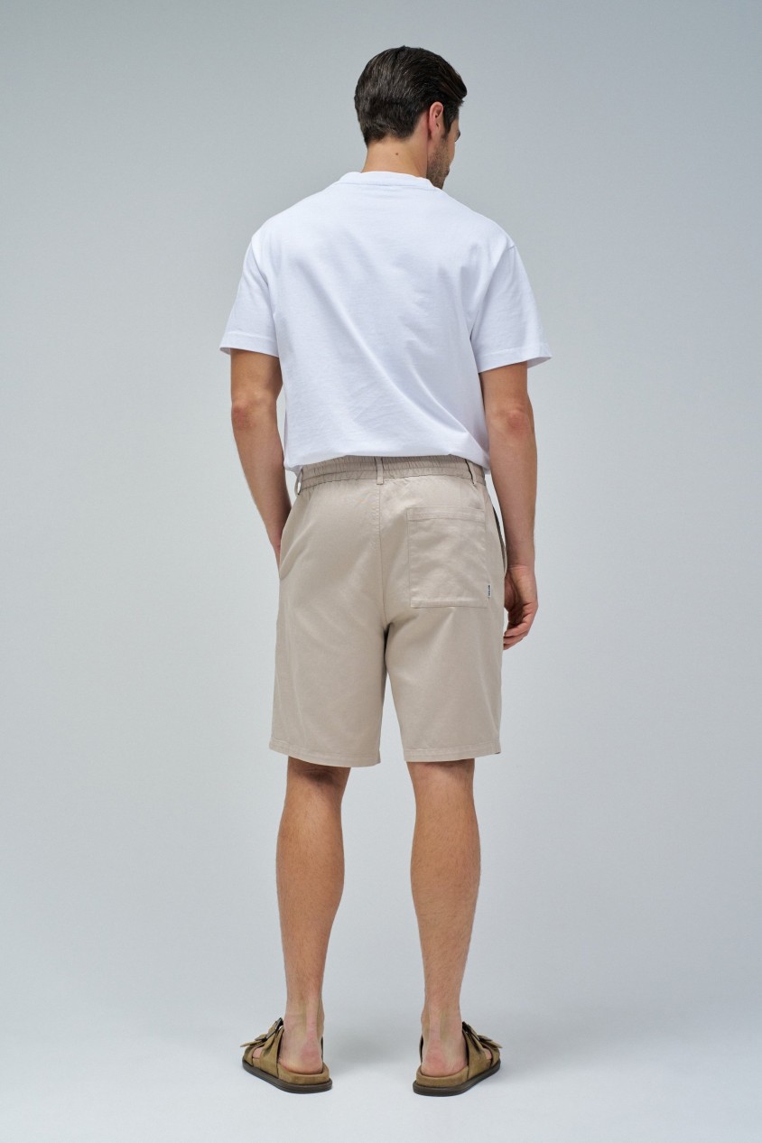 REGULAR FIT SHORTS WITH LINEN