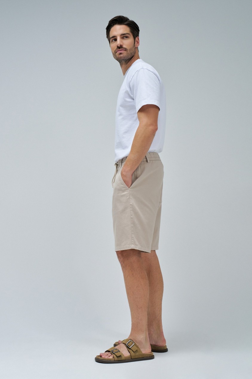 REGULAR FIT SHORTS WITH LINEN