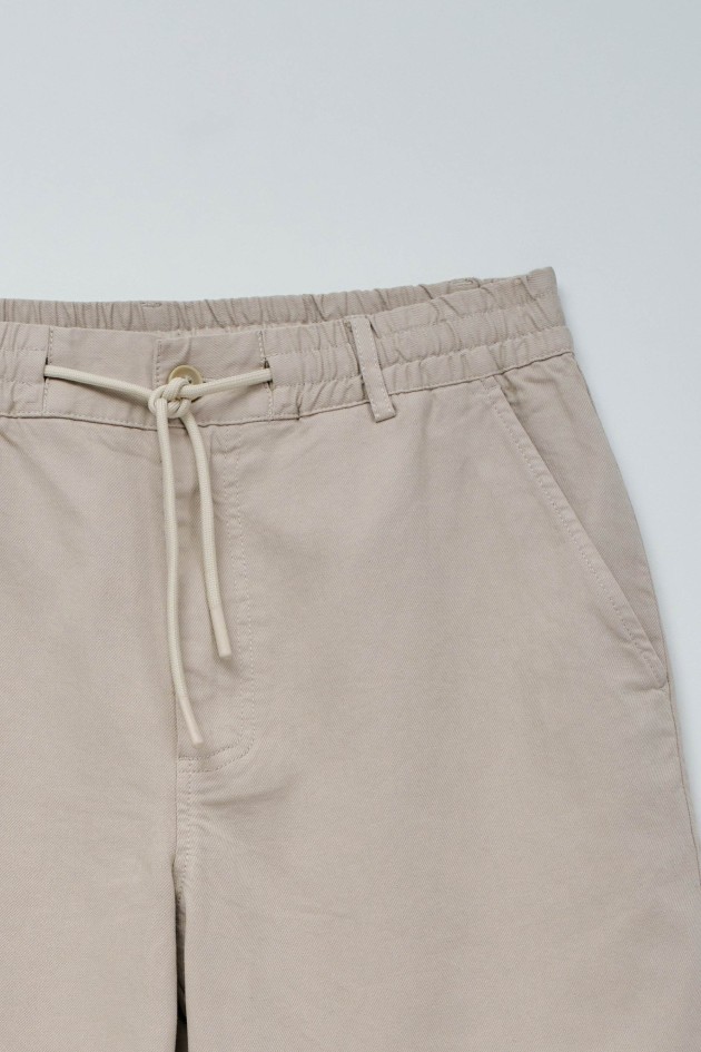 REGULAR FIT SHORTS WITH LINEN