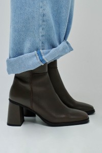 LEATHER BOOTS