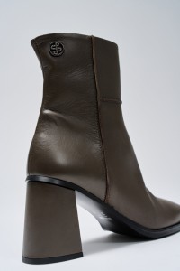 LEATHER BOOTS