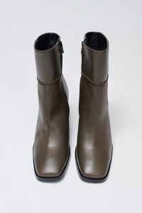 LEATHER BOOTS
