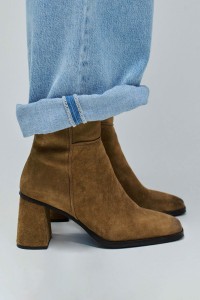 BOTAS EM PELE