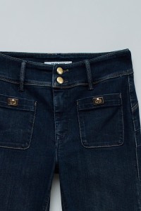 SECRET PUSH IN BOOTCUT JEANS