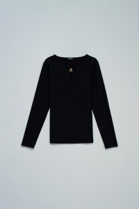RIBBED KNIT SWEATER