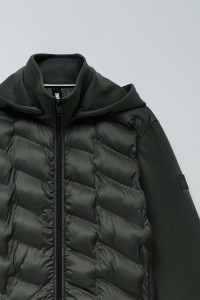 CHAQUETA ACOLCHADA CON MEZCLA DE MATERIALES