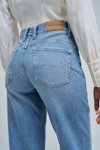 FAITH PUSH IN STRAIGHT JEANS