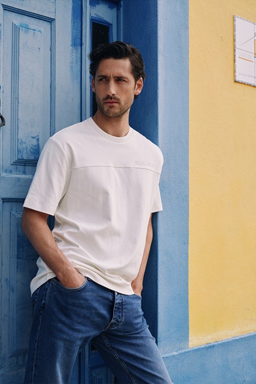 T-SHIRT WITH BRANDING