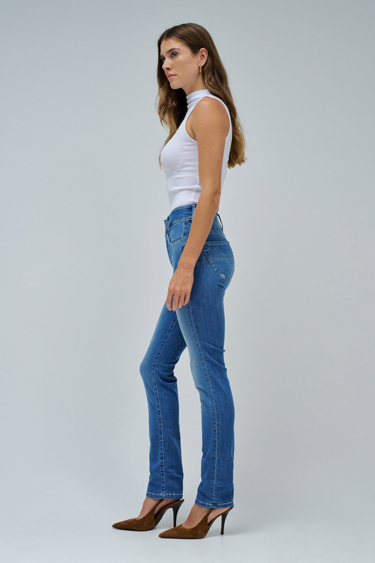 SECRET PUSH IN SLIM JEANS