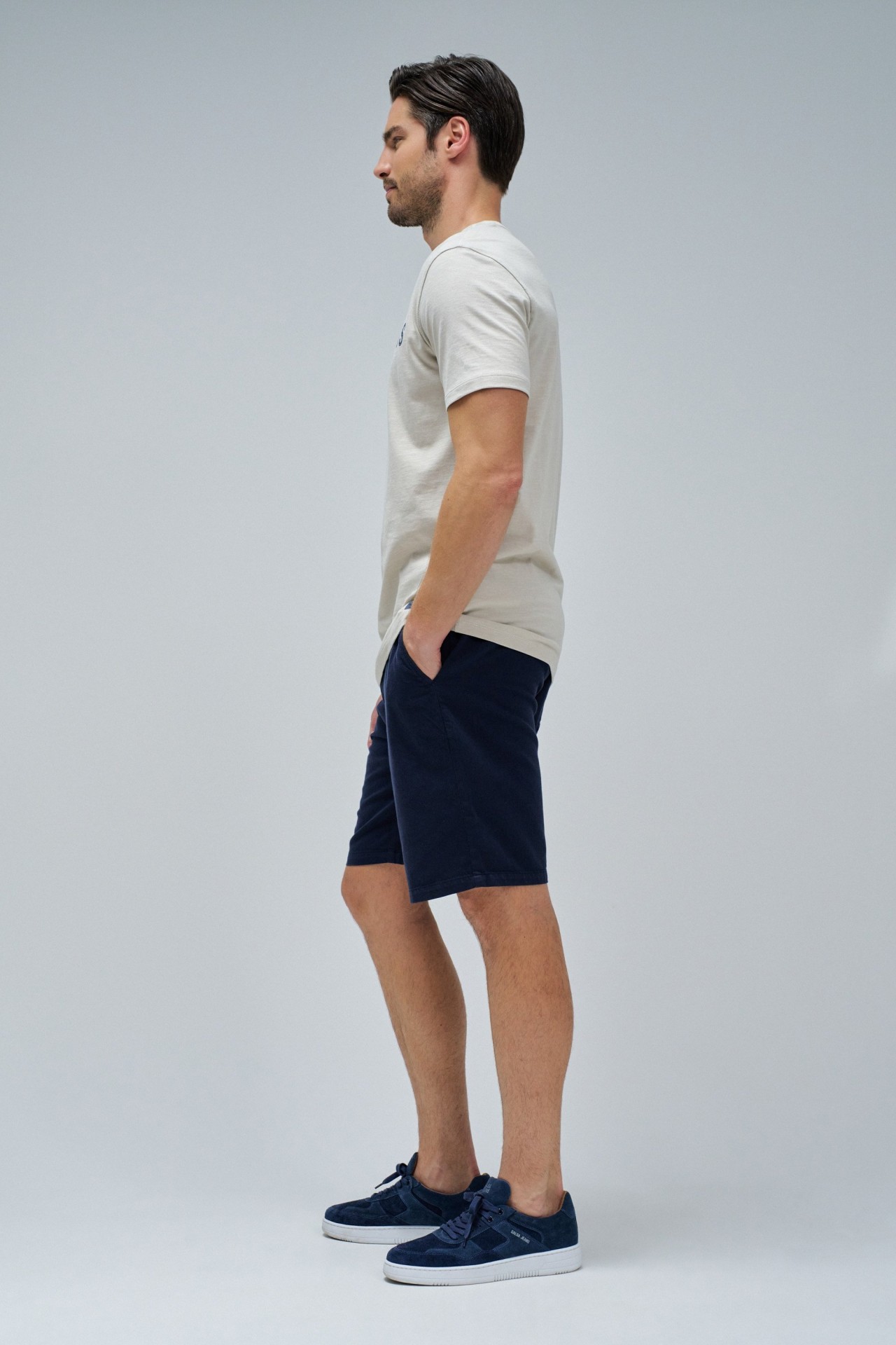 T-SHIRT WITH BRANDING