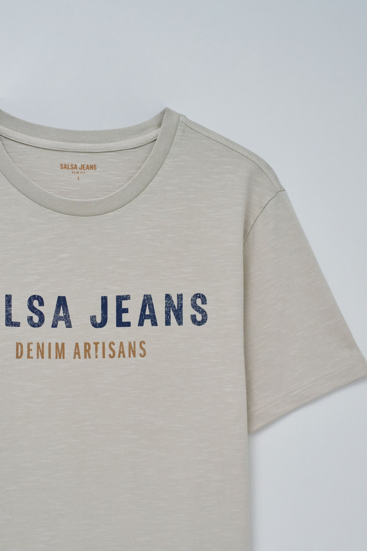 T-SHIRT WITH BRANDING