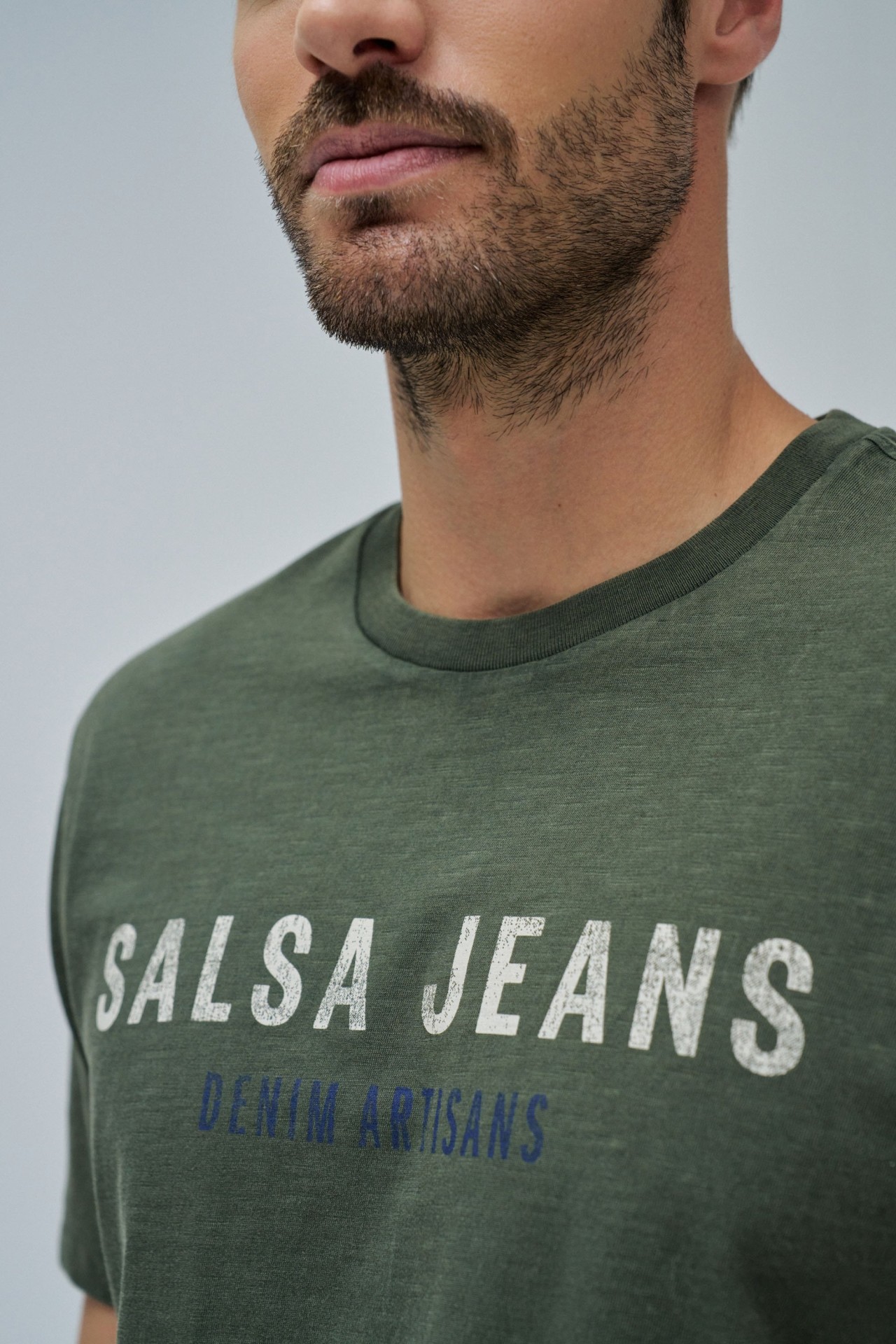 T-SHIRT WITH BRANDING