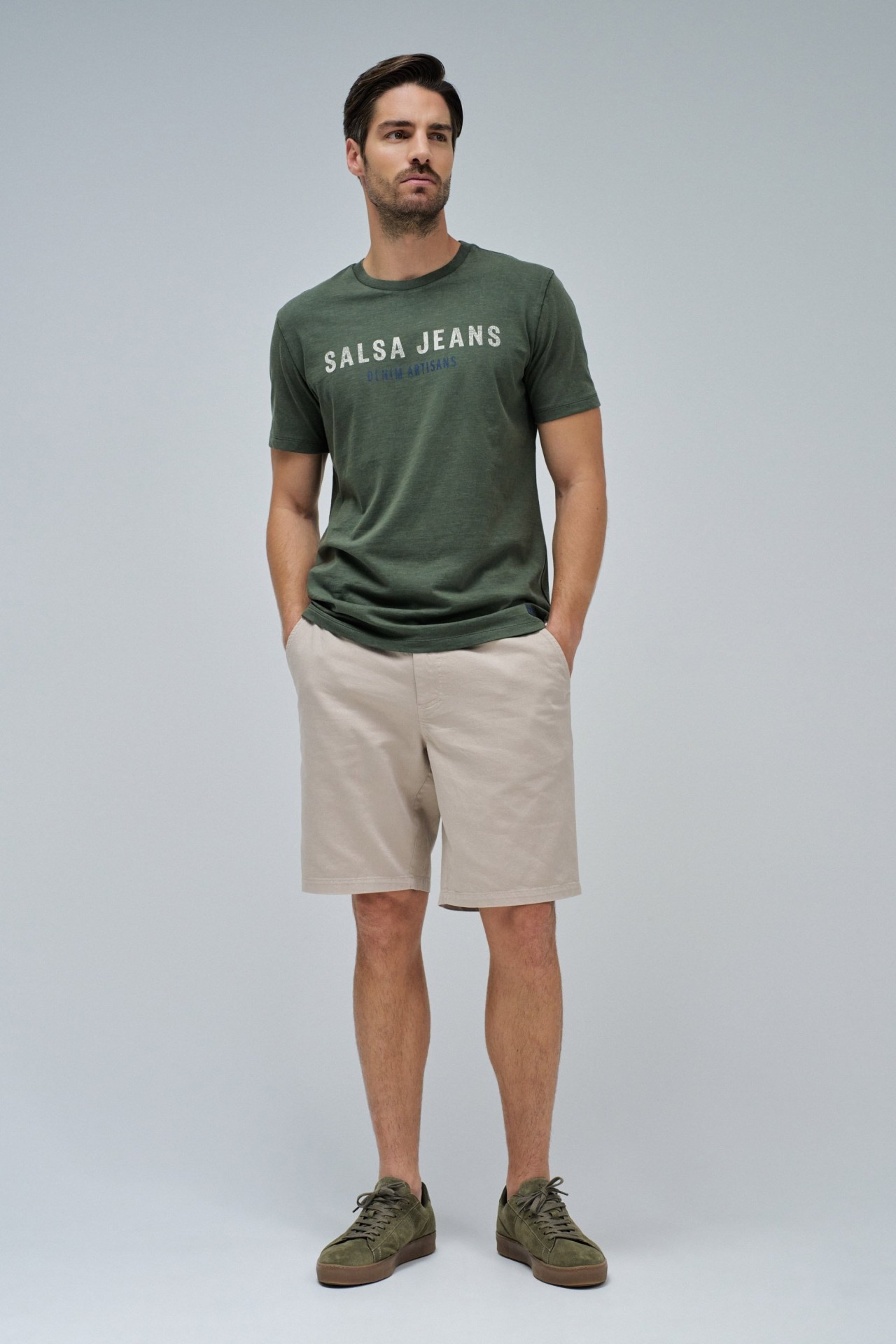 T-SHIRT WITH BRANDING