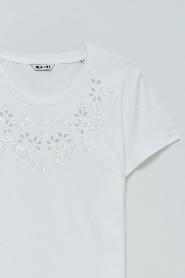 T-SHIRT AVEC BRODERIE