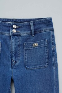 SECRET PUSH IN BOOTCUT JEANS