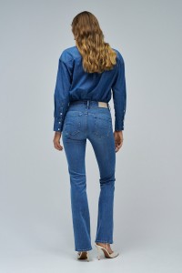 SECRET PUSH IN BOOTCUT JEANS