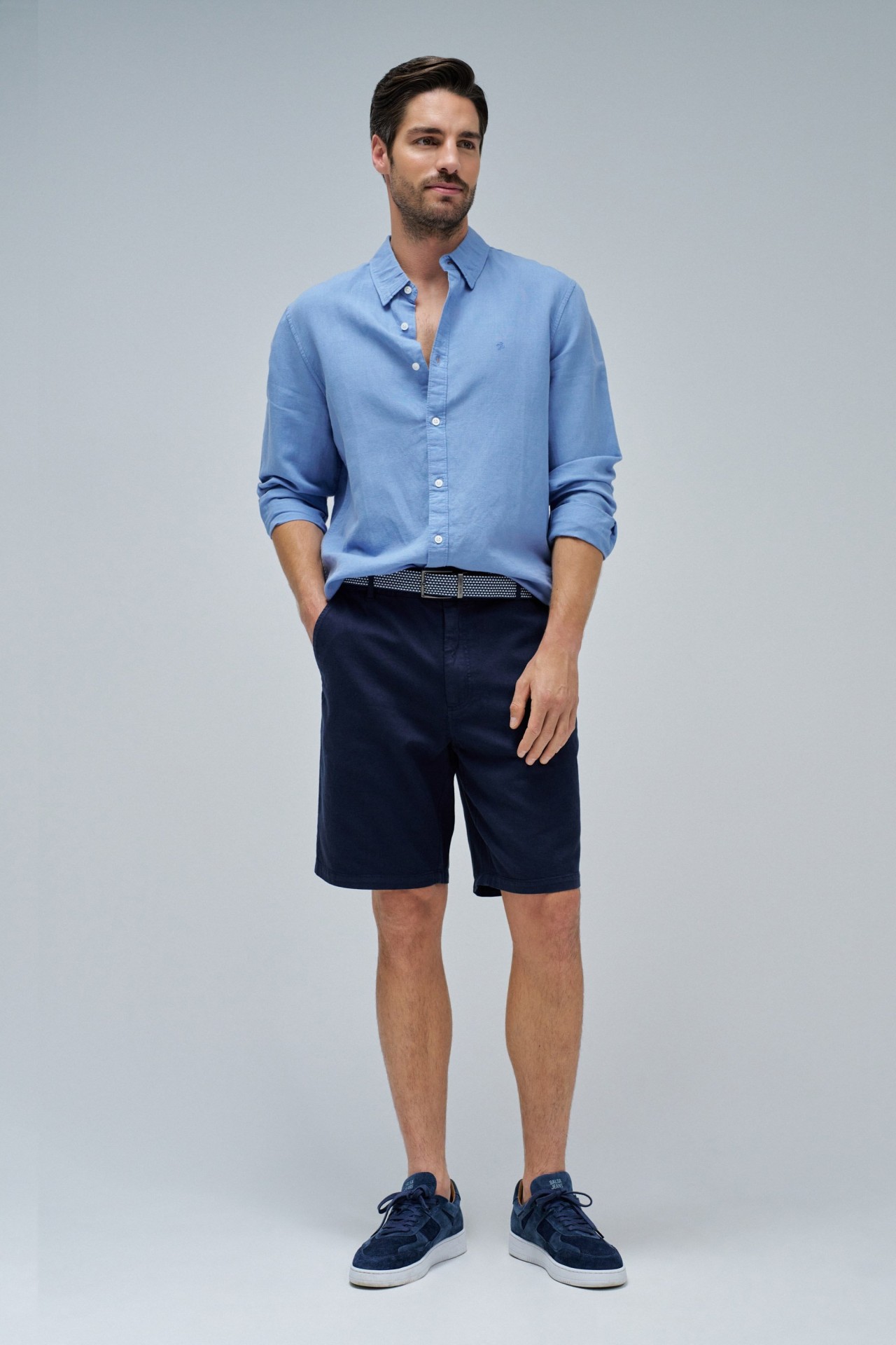 REGULAR FIT SHORTS WITH LINEN