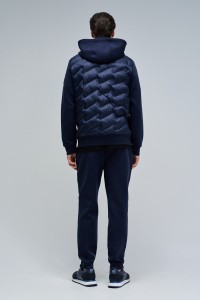 GEPOLSTERTE JACKE AUS VERSCHIEDENEN MATERIALIEN