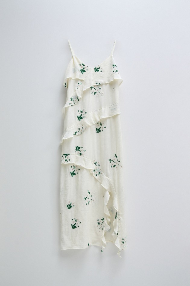 ROBE LONGUE À VOLANTS