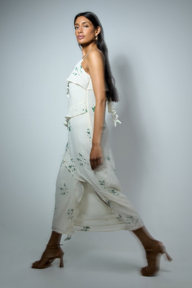 ROBE LONGUE À VOLANTS