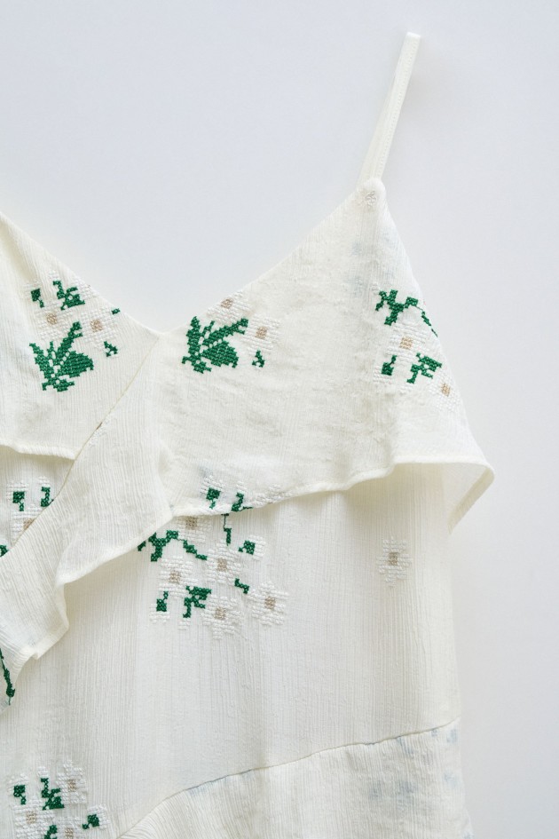 ROBE LONGUE À VOLANTS