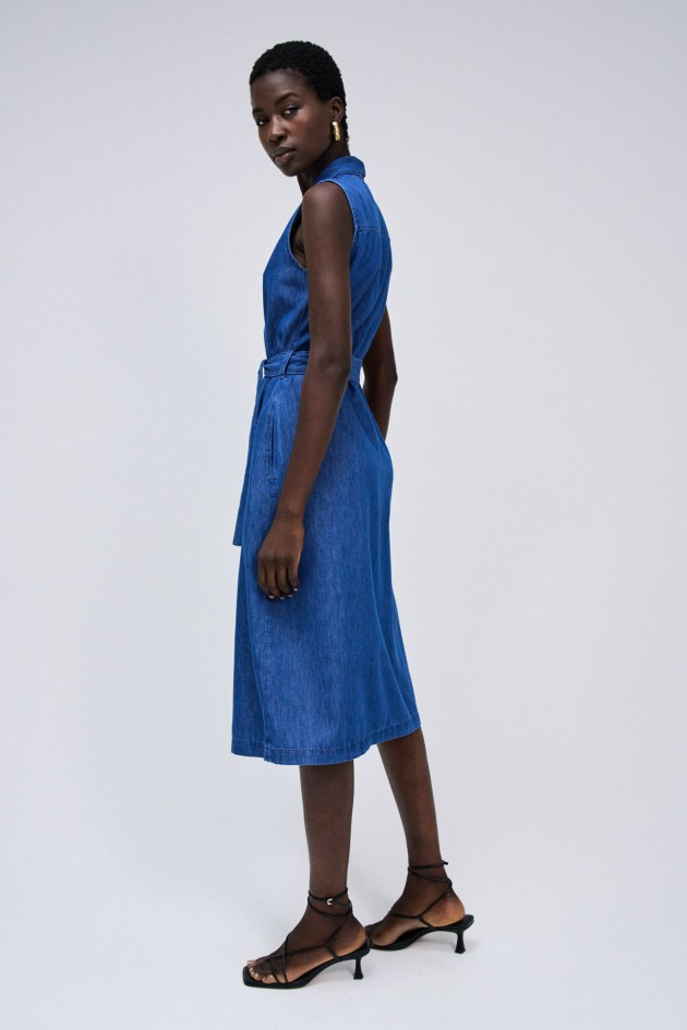 KLEID IN LIGHTDENIM MIT KNÖPFEN